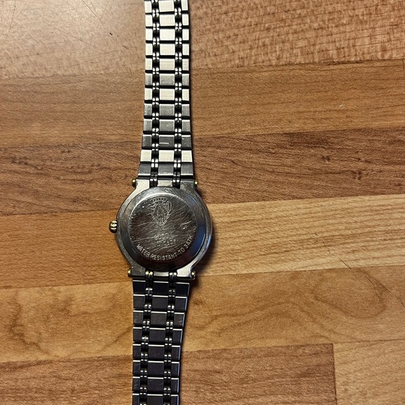 Gucci Watch. Model 9000L. Preowned by only me. - Picture 6 of 6